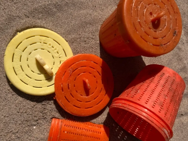 Bait pots used in creel fishing