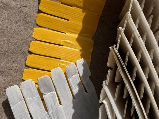 Light corrugated plastic sheets which form langoustine tubes.