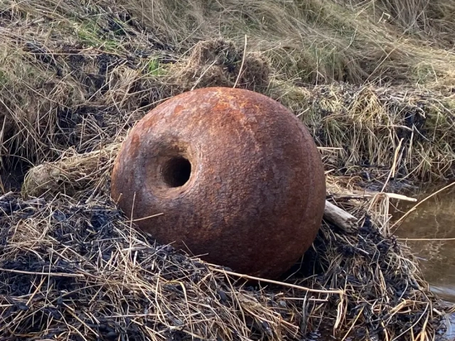 Steel trawl bobbin from foot rope